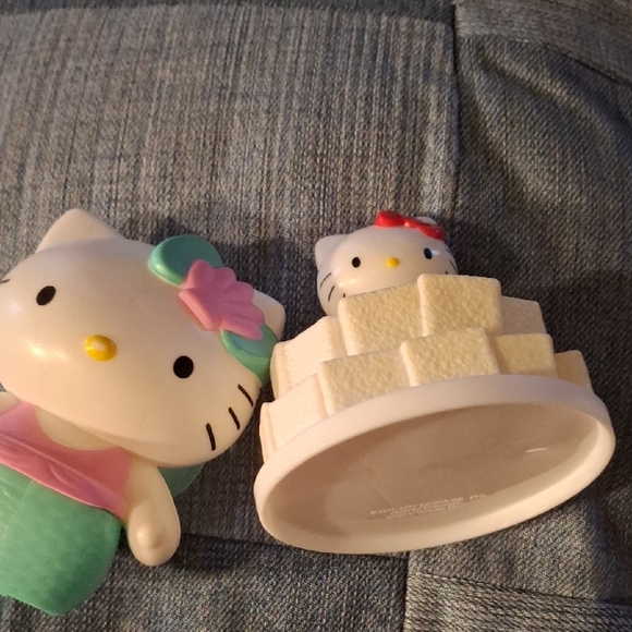 Hello Kitty Mermaid and cake popper  Figurines Sanrio McDonald's - Picture 1 of 3
